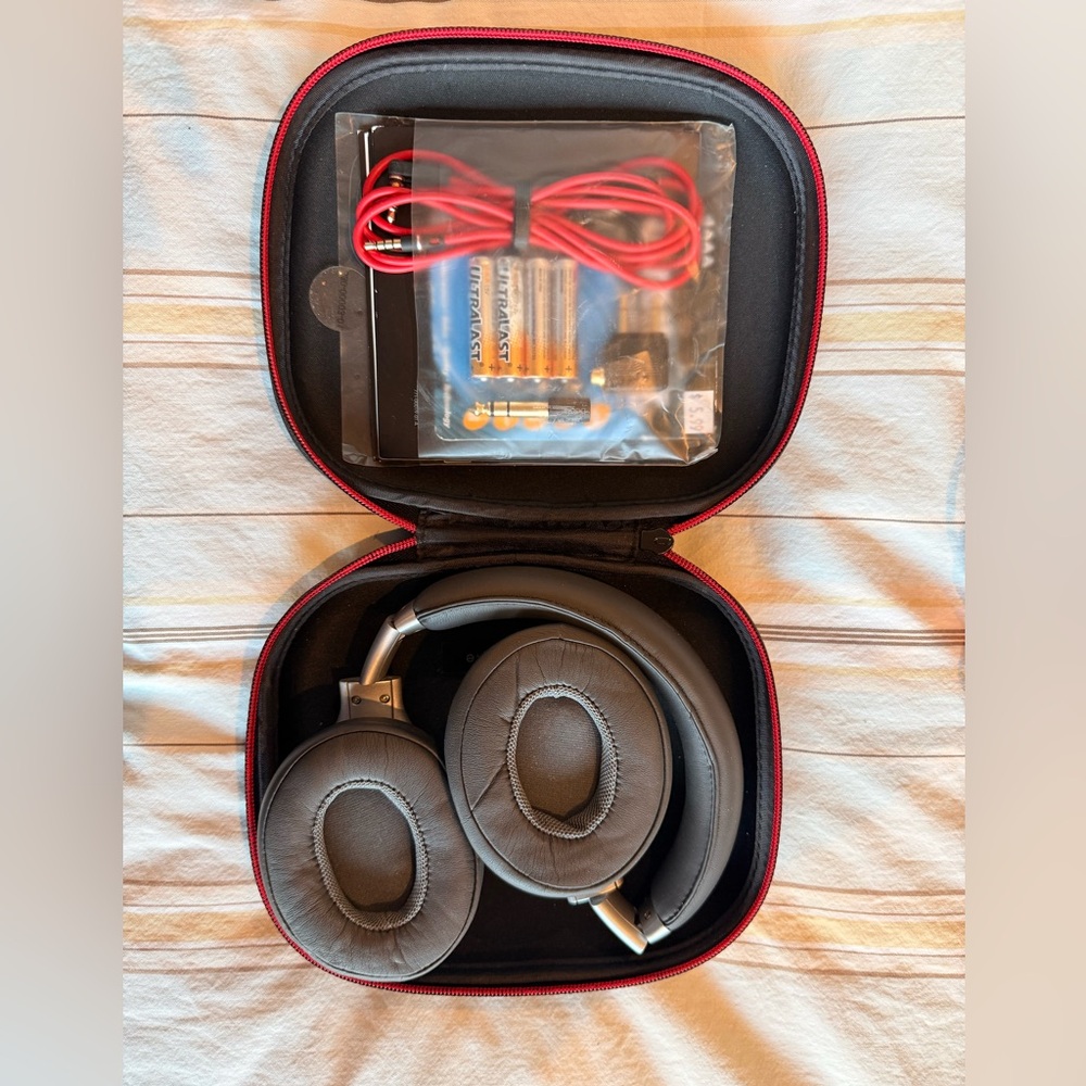 Beats Executive Over-Ear Noise Cancelling Headphones - Silver/Black - Unworn